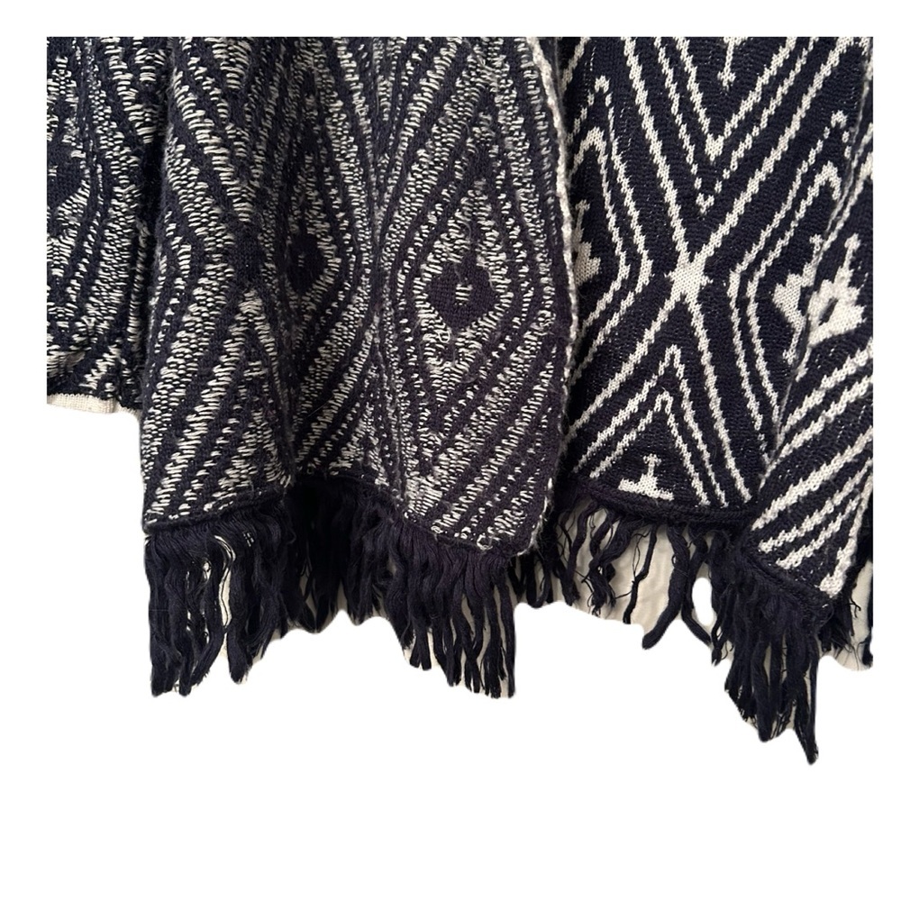 Ruby Rd. Navy and White Geometric Fringe Cardigan - Picture 14 of 15